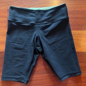Reversible lulu biker shorts, size 4